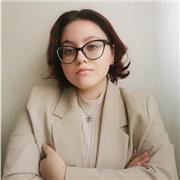 Laureanda in Culture e Pratiche della moda, offre ripetizioni di inglese